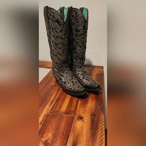 Corrall Boots black boots!